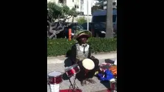 Funny black guy singin on Santa Monica Pier