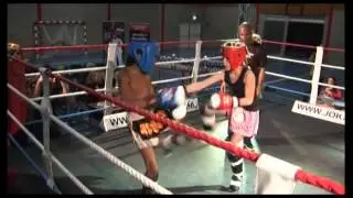 boxdvd.nl kickboksen Fightclub-Rotterdam figting with te camera