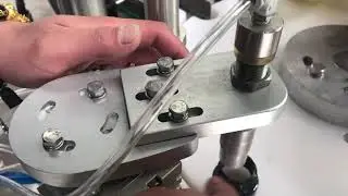 Rotary capping machine teaching video for chubby gorilla bottle E liquid factory