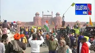 #WATCH | Farmers tractor rally reaches Red Fort in Delhi