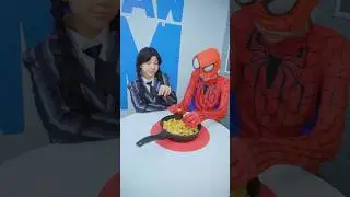 Un bon petit-ami et un mauvais petit-ami ! #wednesday #spiderman