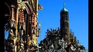 Am Hauptmarkt in N&uuml;rnberg: Sch&ouml;ner Brunnen, Frauenkirche und M&auml;nnleinlaufen