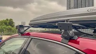 The NEUMANN roof box, roof rack and roof awning are installed on the Lexus RX350.