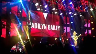 [Fancam] Youtube Fanfest in Vietnam 2017: Congratulations - Madilyn Bailey.