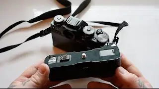 Angry Photographer: The Fuji XT-1 vertical grip. Cloose look and review