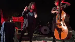 Ligia Liberatori, vocals- Isabel R&ouml;&szlig;ler, double bass I
