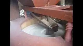 Main shaft & mill stones turning and grain feeding onto the millstones