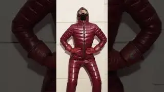 RED WINTER SKI OVERALL AND MASK. WALKING IN THE SCAFFANDER.