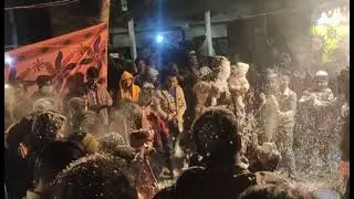 বিয়ে বাড়ির গেটে পার্টি স্প্রে অতপর লড়াই।