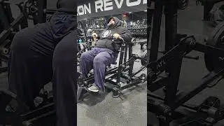 Machine Press #ianheydecke #bodybuilding #gym #workout #health