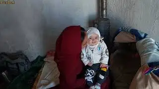 Mother and daughter's life without any facilities in Iran