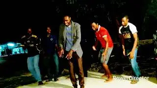 Wana matemwe christian fellowship wakimtukuza Mungu kabla ya Ibada ya jioni
