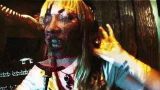 Donoma - Walk(er) Against Us