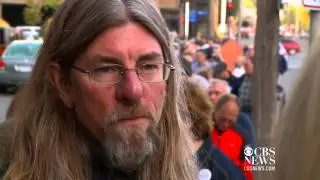 Hundreds line up for early voting in Iowa