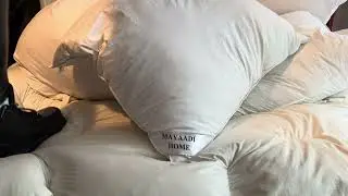 Pillow trampling with my new black patent plateau sneaker