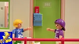 Playmobil Story - Var &auml;r Hotellrummet? Louisa och mike st&aring;r vid fel d&ouml;rr