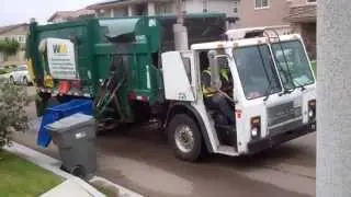 WM Waste Management - Mack LE Wittke Crocodile Garbage Truck Collecting Recycling