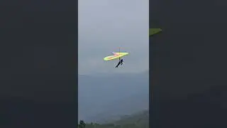 Hang glider landing in bir spring 2023