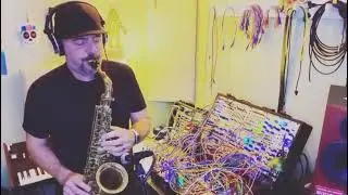 Tides in chord mode. The end of each sax phrase triggers a new random voltage.