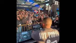 DJ 