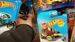 Hot Wheels Hunting! Dollar Store TH!? Super TH!? found