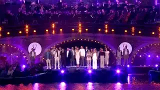 Cast 40-45 verrast met emotioneel eerbetoon voor het koningspaar