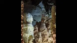 Grotte di Frasassi: forme incredibili, misteri naturali e meraviglie scolpite nella roccia
