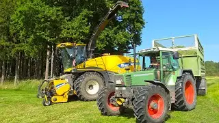 Farmer 312 Turbomatik & Fendt 820 TMS bei Grassilage mit New Holland FR 500
