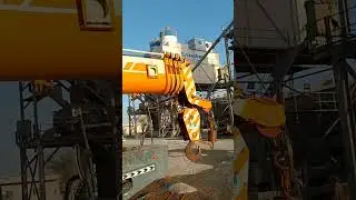 #muslimcountry #saudiarabvideo #xcavator #automobile #