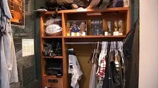Eagles players create shrine to Nick Foles in locker room