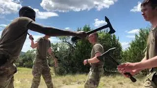 Army Apache Troops 1st &Aacute;pấchề Knife & Tomahawk Challenge with Snake Blocker