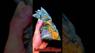 Wow 🤩 full gold flash of labradorite dragon 🐉! Both side full flash! Best quality of labradorite!