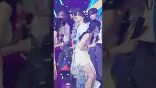 Chaeyeon hug Sakura in 2023 🌸 #chaekura #kkuchaen  SBS Inkigayo 230514 #LESSERAFIM #izone