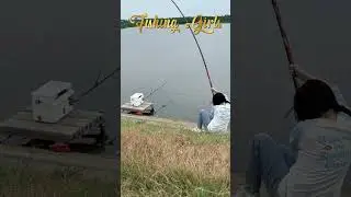 Catch a big fish with lot of struggle#fishinggirls #bassfishing #fishing
