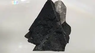 Romanechite after Helvite