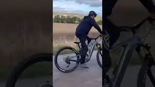 Полный обзор поездки на Santa Cruz Heckler выйдет сегодня вечером! 🤘🏼 @santacruzbicycles2841