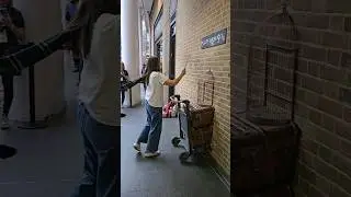 Platform 9 3/4 🪄 #harrypotter #london #travel #england #travelvlog