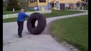 Tire Flip - Strongman training - Easy tire about 250kg