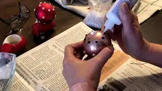 Perlen & Glitzer: So verzieren Sie Christbaumkugeln