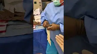 How do SURGEONS put on GLOVES? 🤔