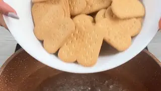 A&ntilde;ade galletas al agua caliente y te vas a sorprender con el resultado!