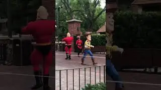 Look at all the characters! Magic Kingdom Parade