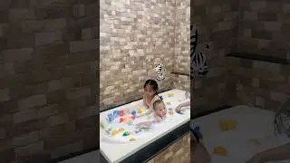 Mandi busa with cece🛁🫧#babybath #shortvideo #bocahlucu #cute#babyspa #bubble #bathtub