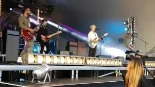 NOTHING BUT THIEVES - SORRY... VILLAGE GREEN FESTIVAL