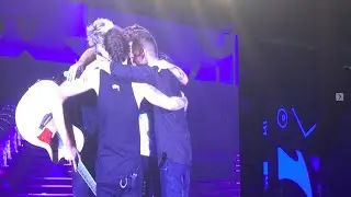 Happy Birthday Liam! & OT4 Hug - One Direction // OTRA Detroit, August 29 2015, Ford Field [HD]