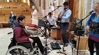 Angyalok jelenlétében Isten dicsőségében 