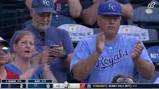 Eric Hosmer Receives HUGE OVATION in Return to Kansas City! Welcome Home Hoz! 8-4-22