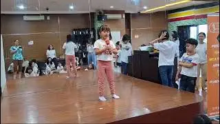 Kadek gita nyanyi