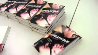 Between You and Me - Emma McLaughlin & Nicola Kraus