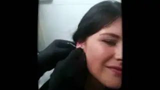 Stretching girl - Piercings Works Amsterdam